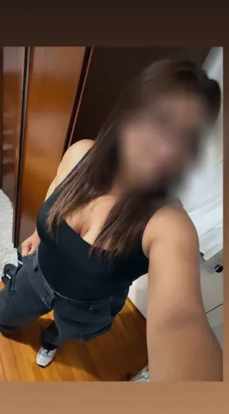 Christina, 32