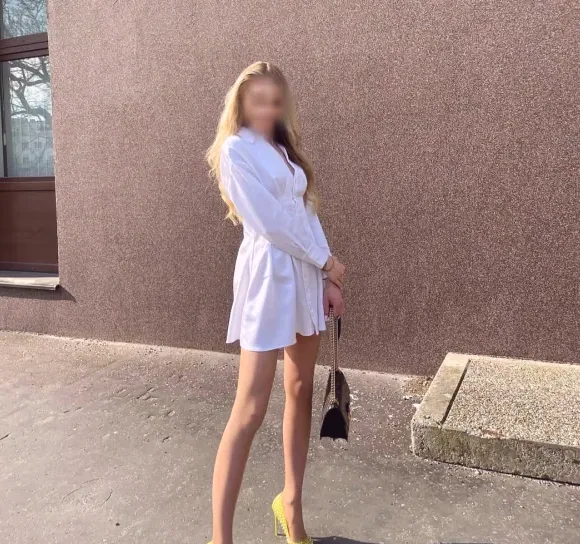 Kira, 28