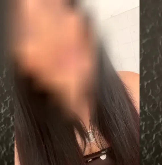 Lara, 29
