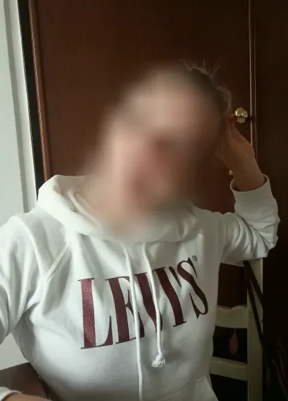 Lilly, 39