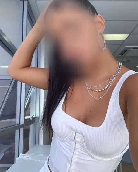 Lilly, 20