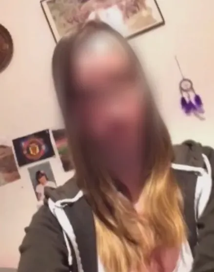 Manuela, 25