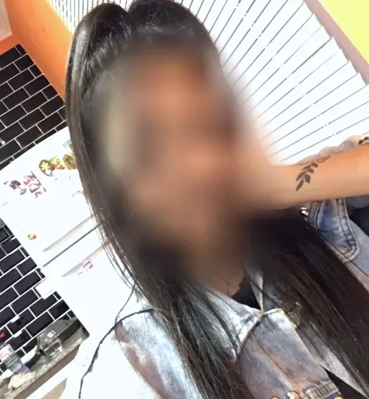 Sabrina, 29