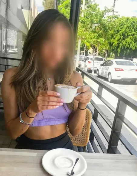 Yvonne, 32