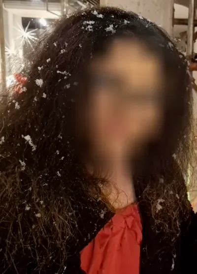 Zeynep, 24